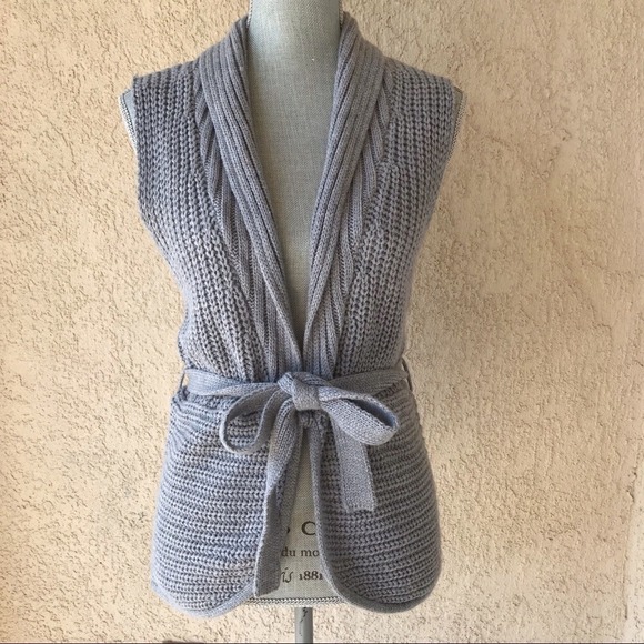 No Boundaries Sweaters - Gray Cable Knit Sleeveless Cardigan Sweater Vest - Medium
